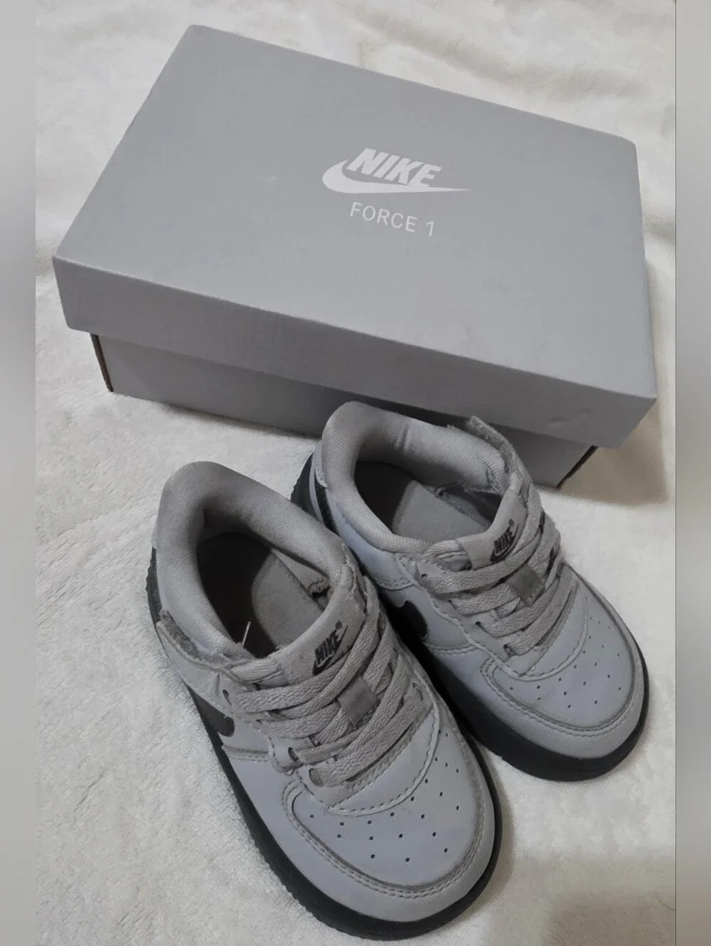 Nike Force 1 Low Top Sneakers in Light Gray & Black 7c